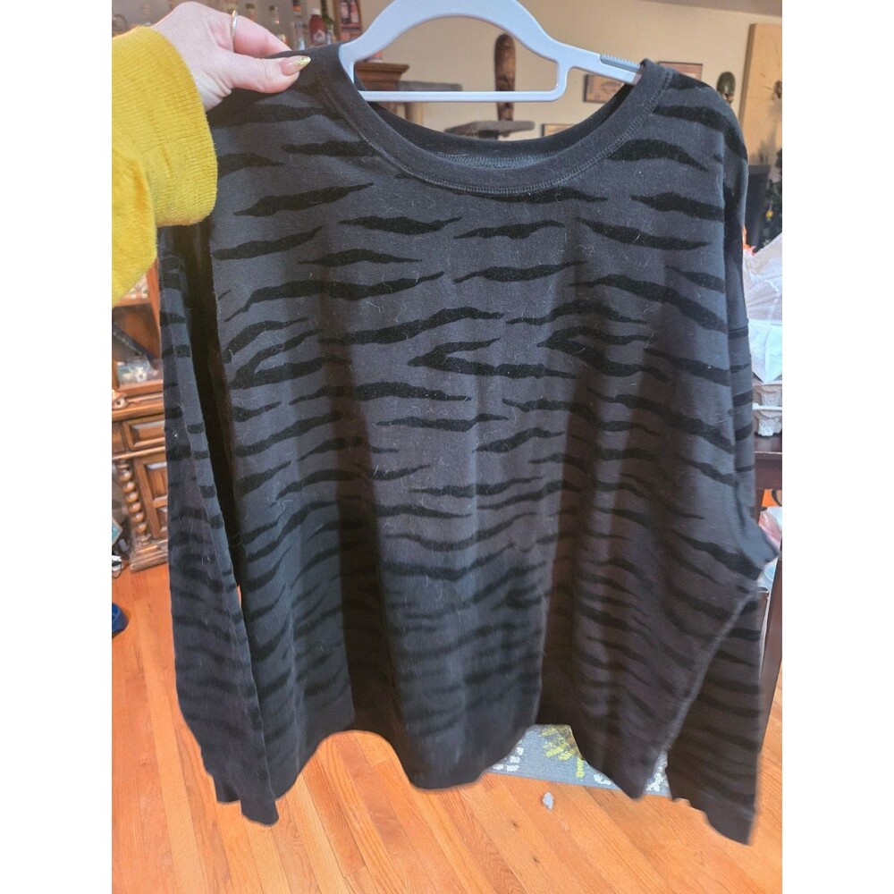 Animal print sweatshirt sz XL